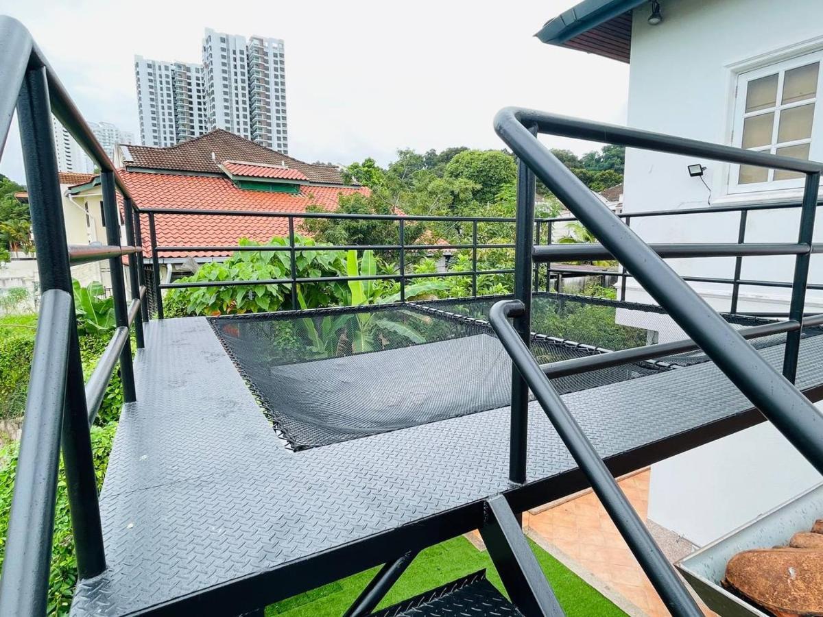 Trendy Family Getaway By Stayco - Mini-Pool, Outdoor Cinema, Air Loft, Ps4, Ktv - Just 2 Mins To Beach! Batu Ferringhi Extérieur photo